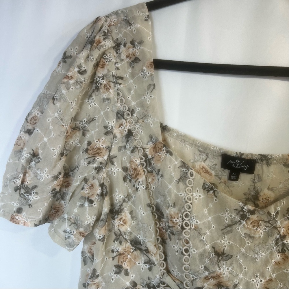 Milk and Honey blouse floral corset with lace-up detailing on the front Size: XL - Picture 3 of 10
